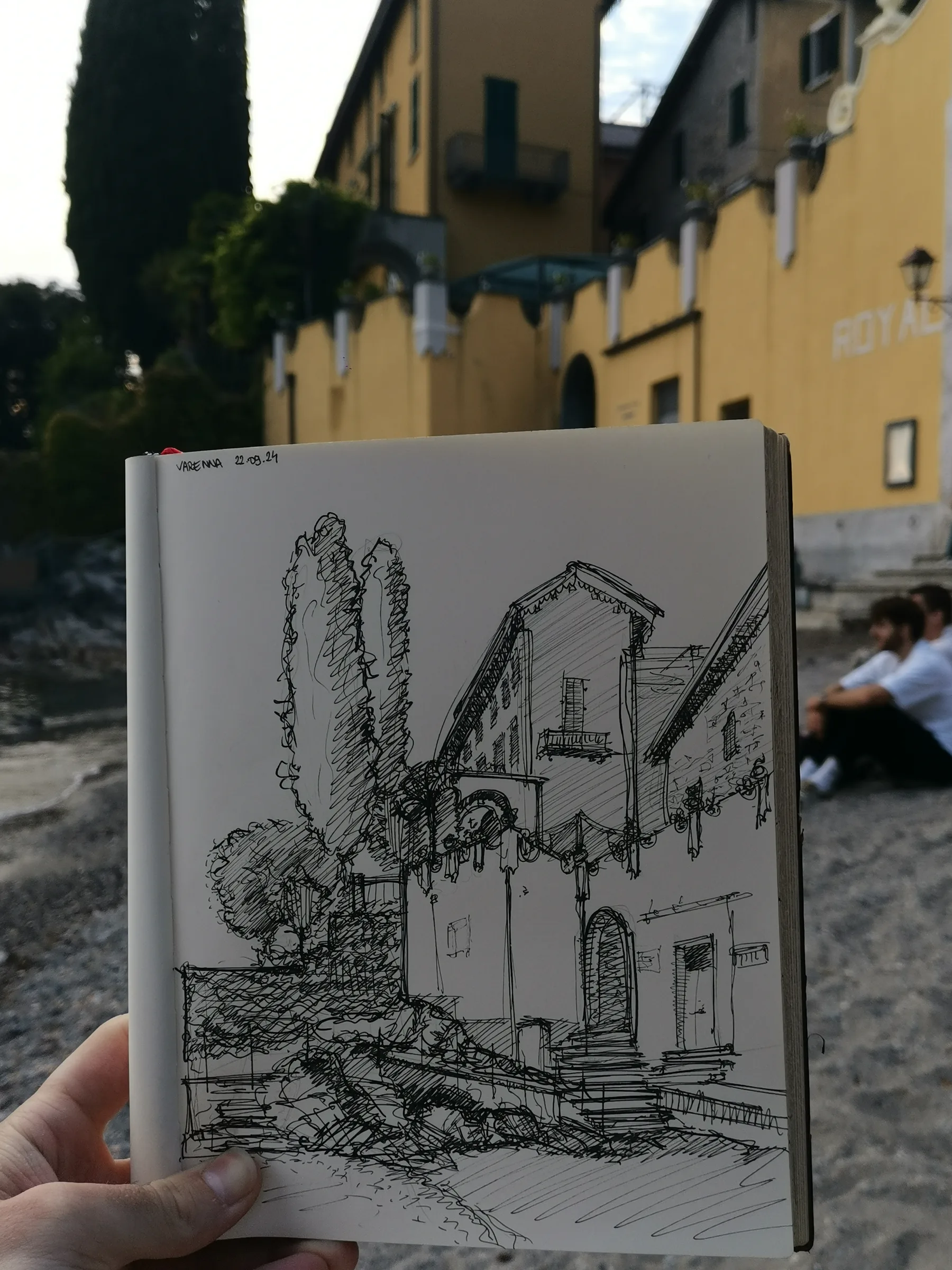 Italie _ Varenna _ 22.09.24 _ La ville depuis le lac