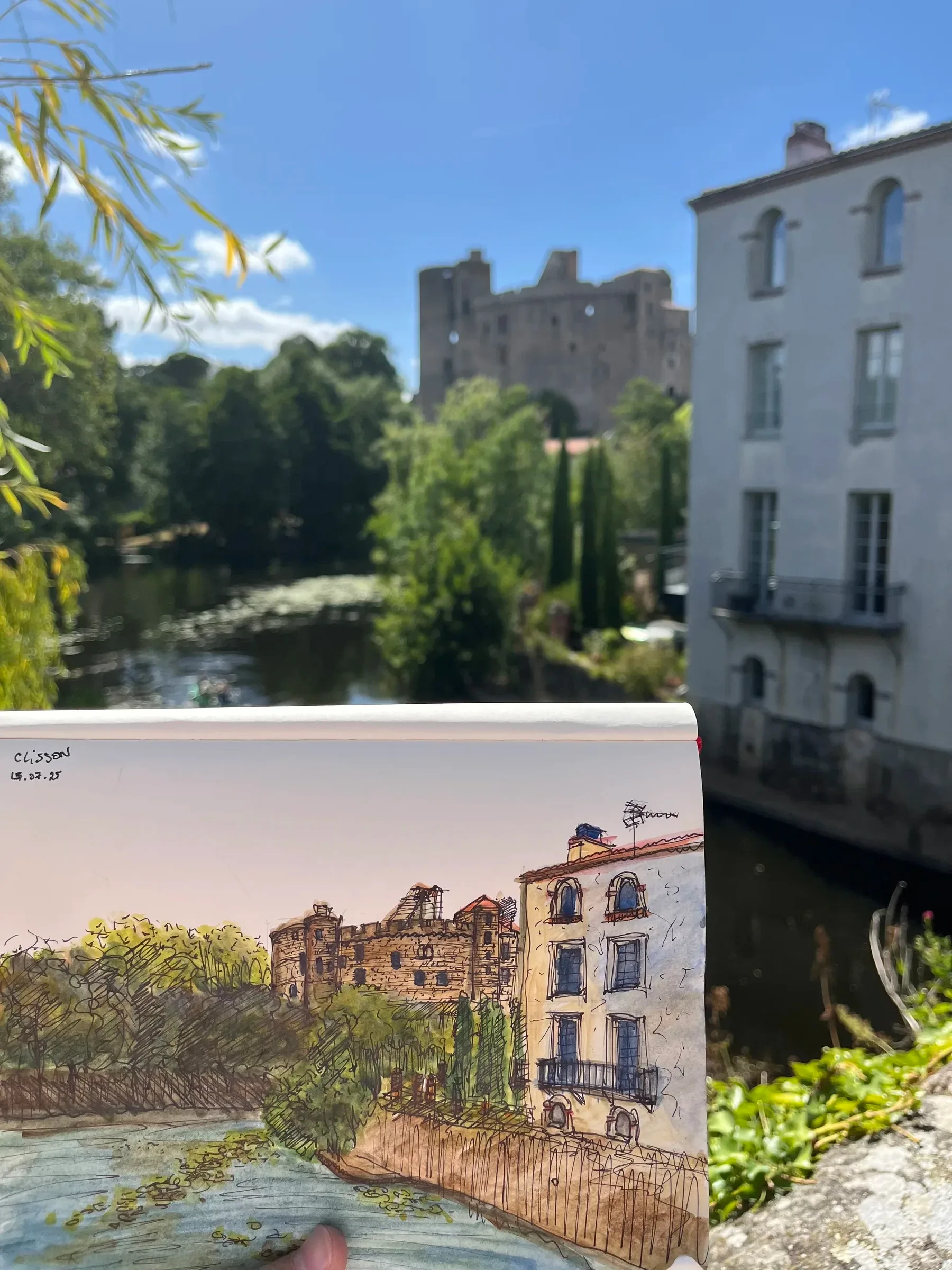 France _ Clisson _ 15.07.25 _ Vue du château et de la rivière